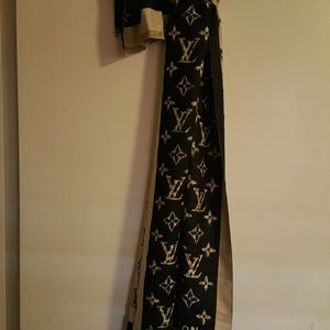 Louis Vuitton scarfs